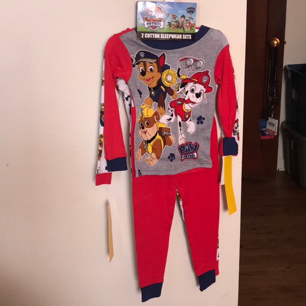 Sleepwear sets (2)